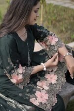 Emerald Elegance Embroidered Kurta Set - Image 2